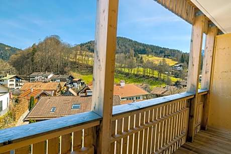 Superior King Room with Mountain View