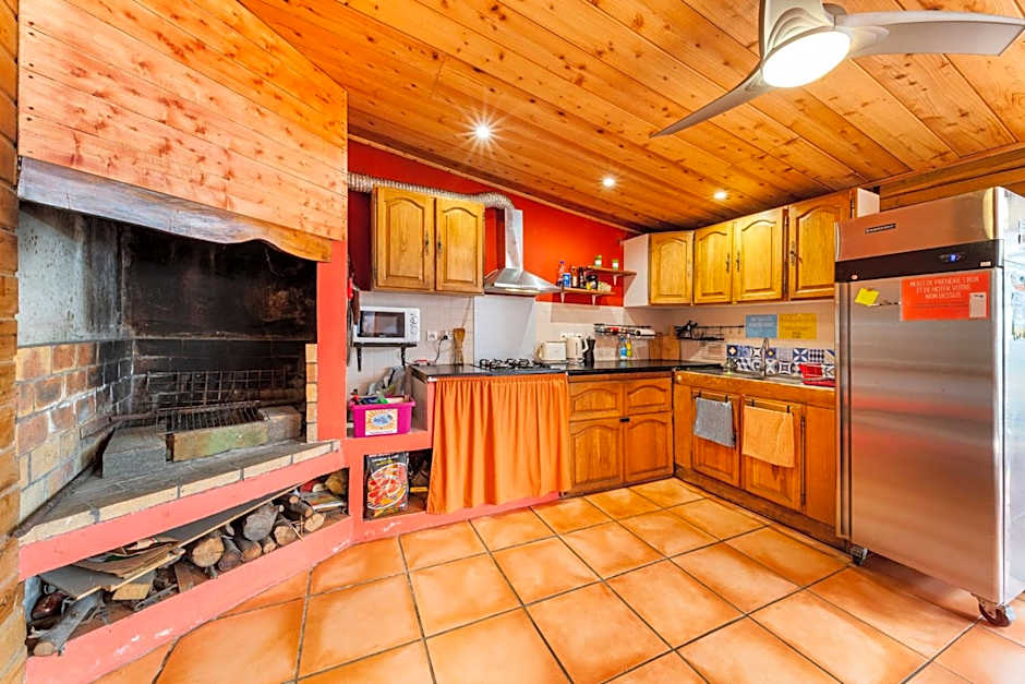 Les Baroudeurs Hostel