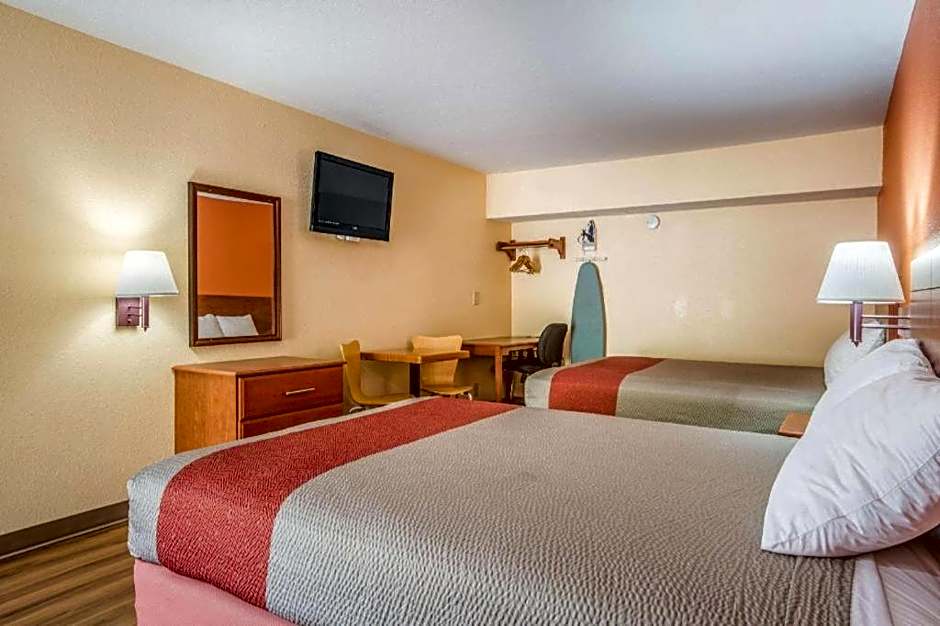 Rodeway Inn & Suites – Macon, GA