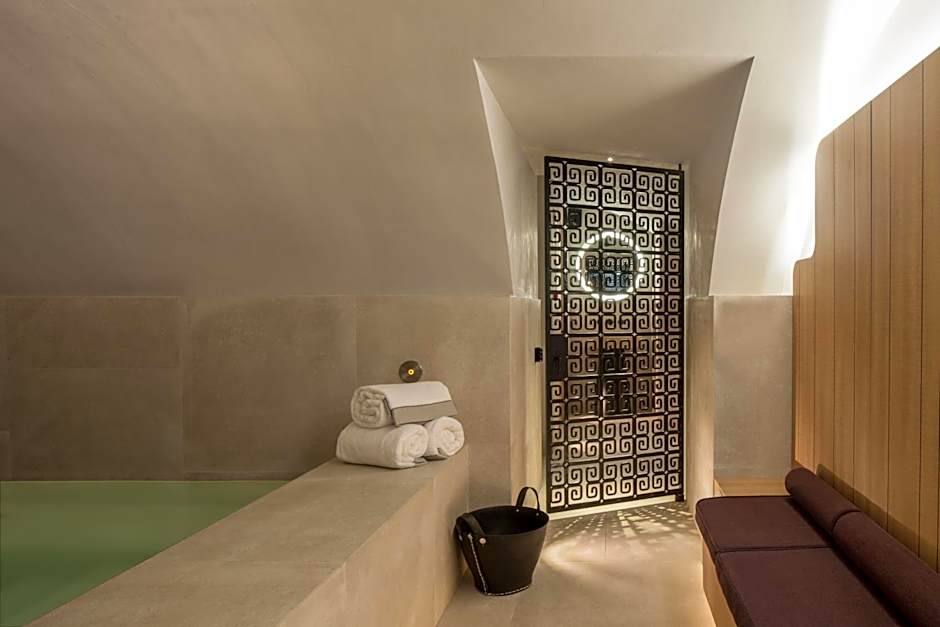 Cour des Vosges - Evok Collection