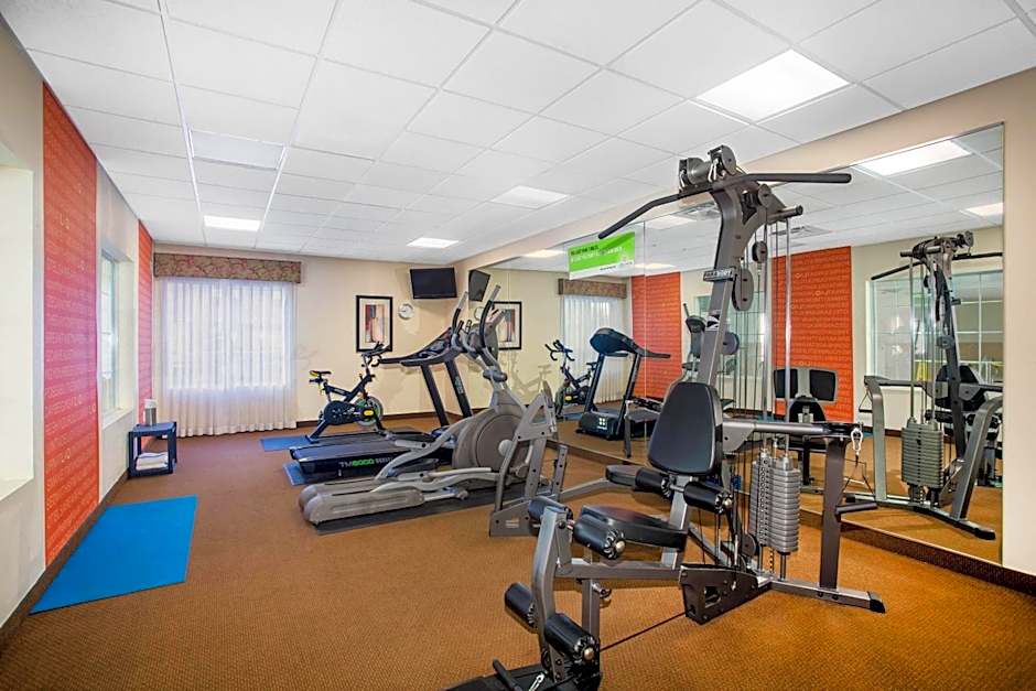 La Quinta Inn & Suites by Wyndham Columbus TX
