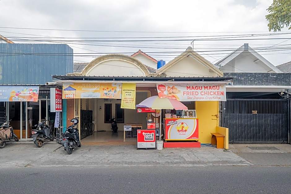 RedDoorz Syariah At Danau Maninjau Sawojajar