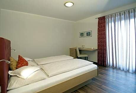 Apartment with Pool View