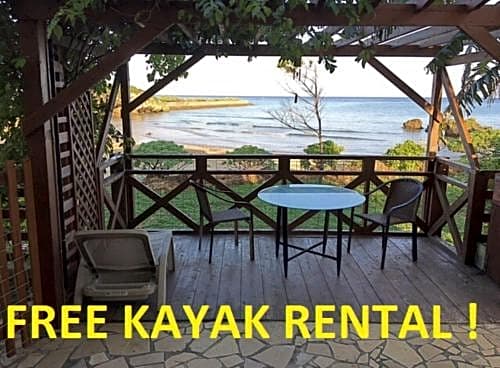 Ken's Beachfront Cafe & Lodge, BH2, Oceanfront with Free Kayak Rental