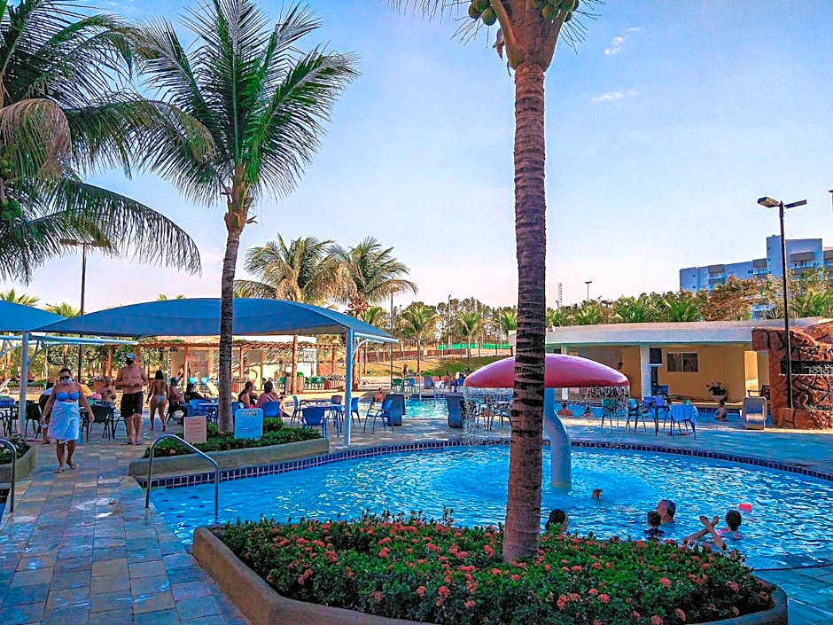 Frente ao Parque da Lagoa Quente Entrada NÃO INCLUSA Aptos Particulares com varanda