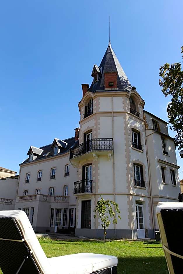 Photo 1 of 50 of Château Les 4 Saisons
