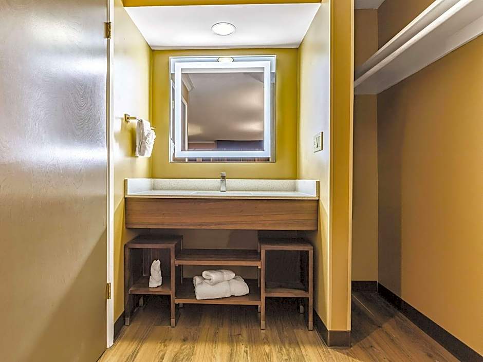 La Quinta Inn & Suites by Wyndham San Francisco Airport West