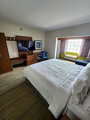 King Room - Mobility Access/Roll in Shower - Non-Smoking