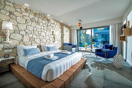 Deluxe Studio Pool View