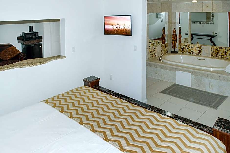 Travelodge by Wyndham Manhasset