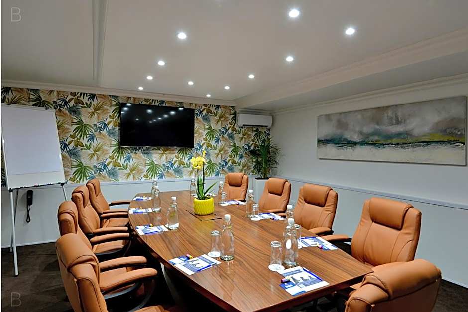 Lagoon Beach Hotel Apartments