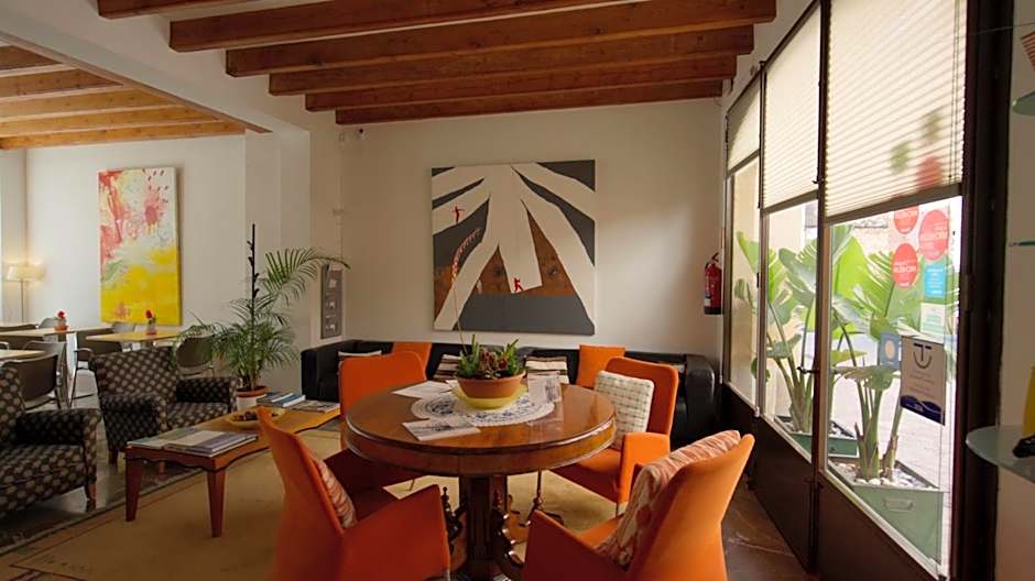 L'Host Boutique Rooms
