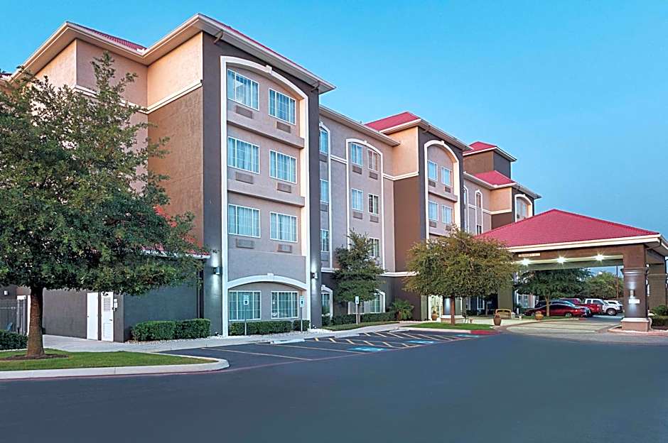 La Quinta Inn & Suites by Wyndham San Antonio Northwest