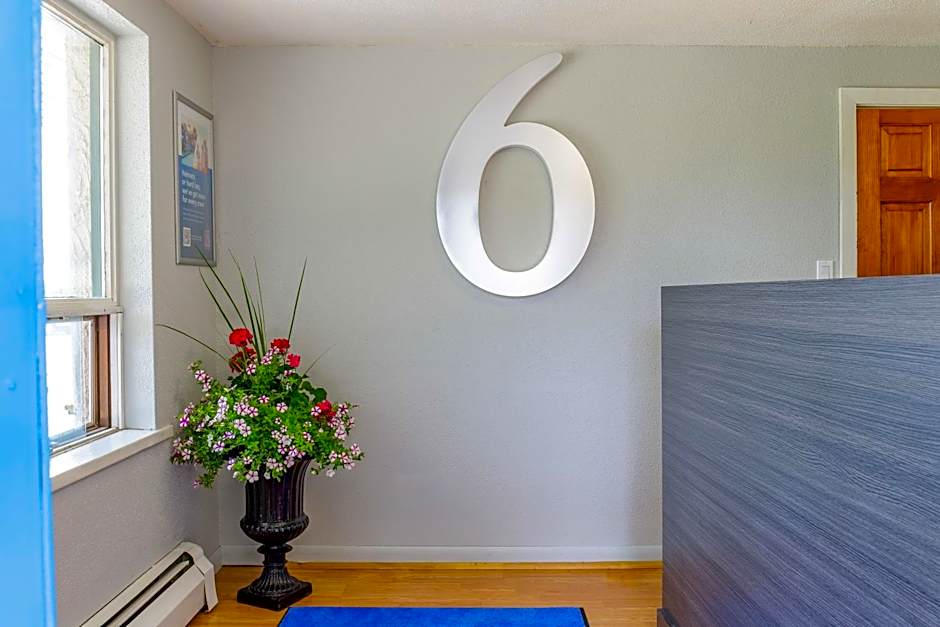 Motel 6 Campbellford, ON