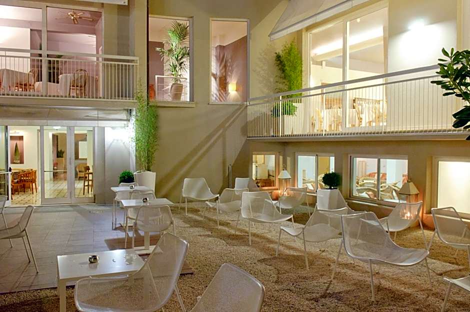 HOTEL TRIONFAL - Fronte Mare - Vicinissimi al Centro