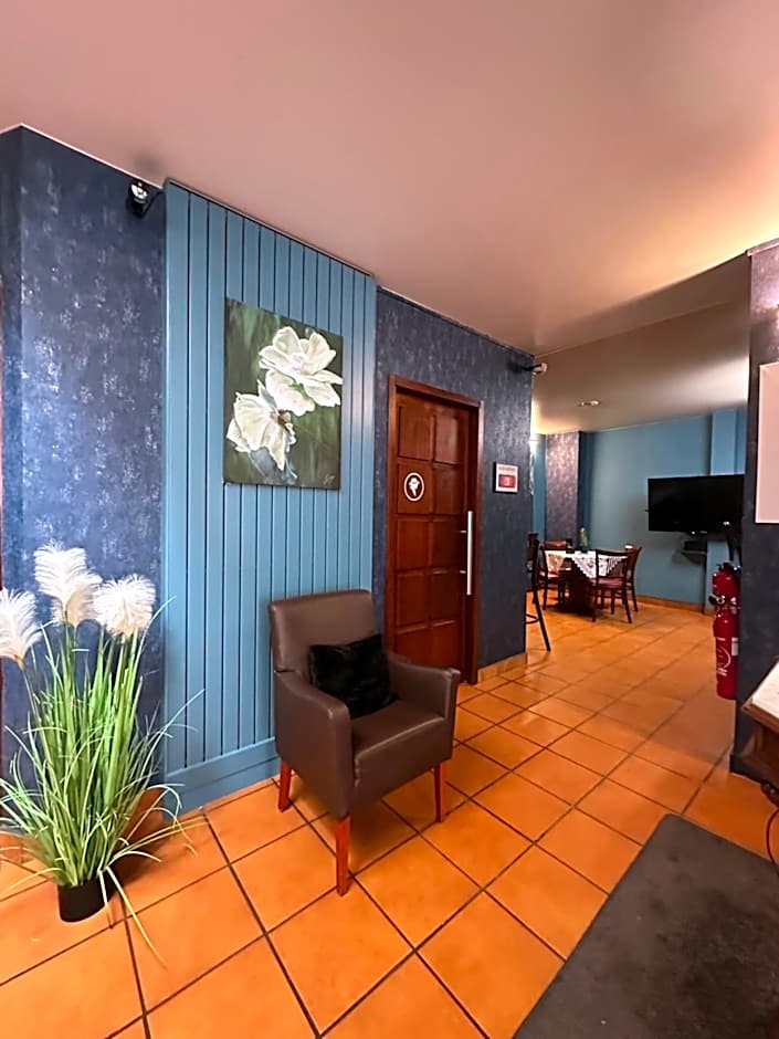 L'EMBLEME - BOUTIQUE HOTEL