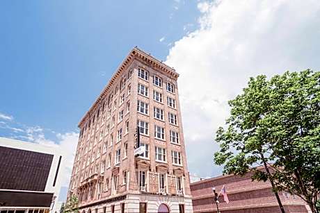 The Esquire Hotel Downtown Gastonia, an Ascend Collection Hotel