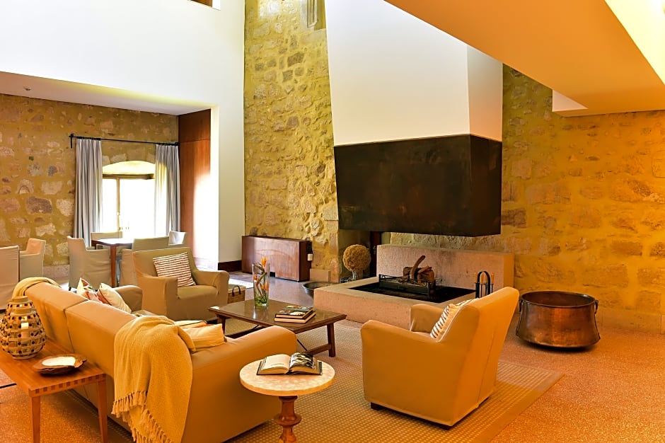 Pousada Convento de Arraiolos - Historic Hotel