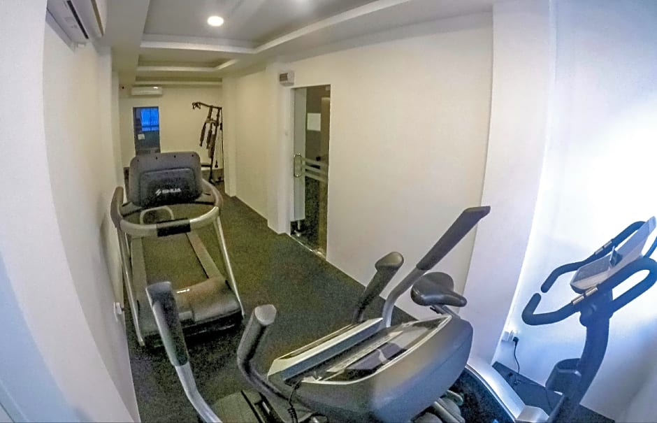 Clover City Center Plus Hotel