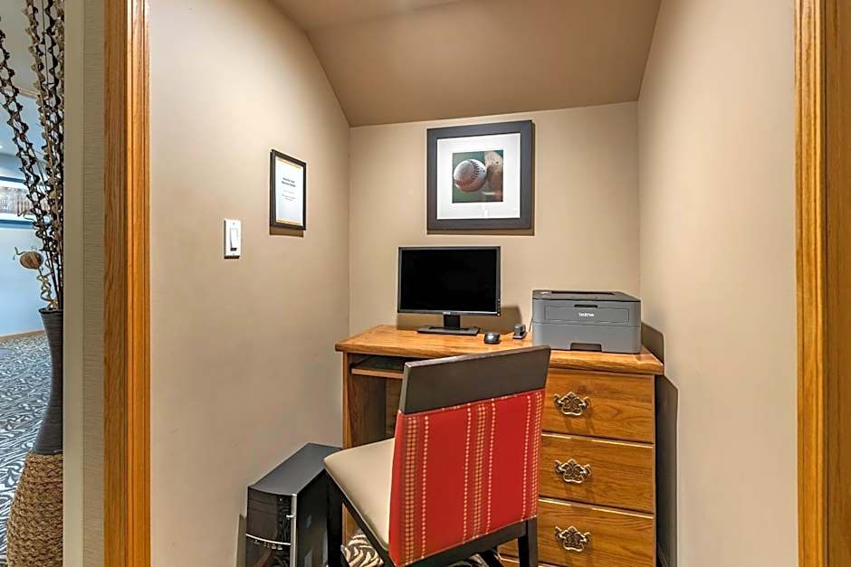 Comfort Inn Dyersville Near Field of Dreams