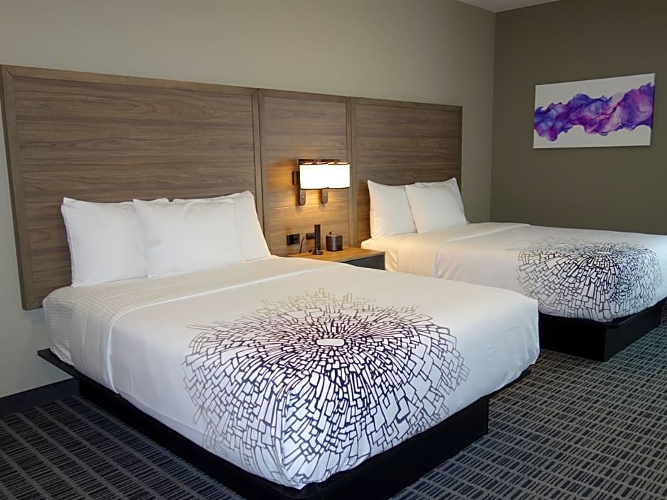 La Quinta Inn & Suites by Wyndham San Antonio Alamo City