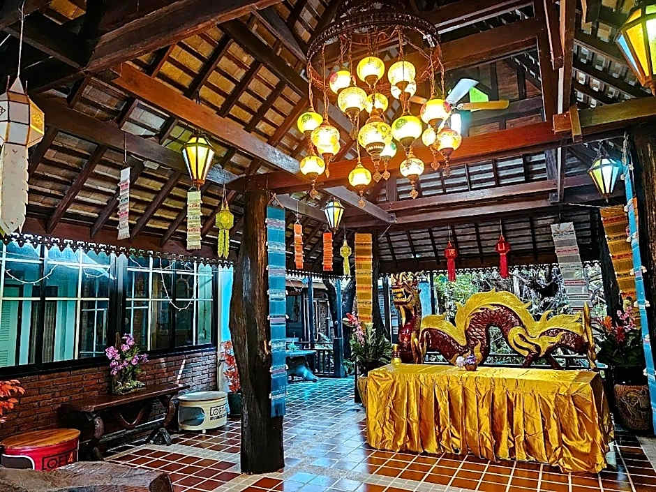 Chiangmai Lanna & Modern Loft Hotel