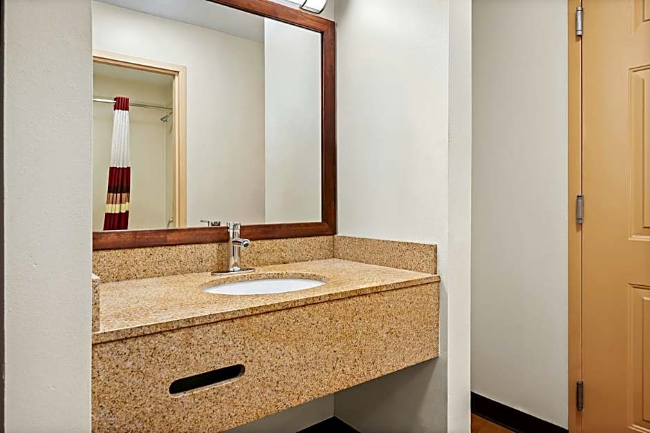 Red Roof Inn & Suites Houma
