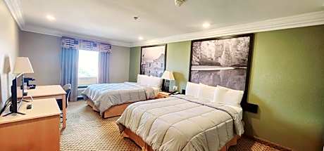 Queen Room with Two Queen Beds, Mobility Access and Bathtub with Grab Bars, Non-Smoking