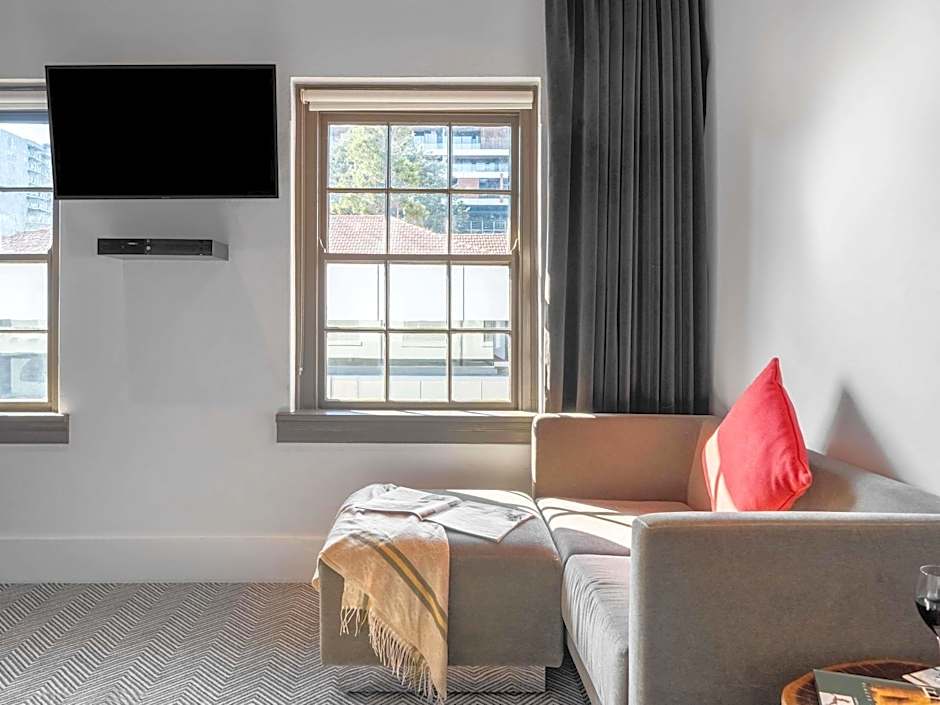 Peppers Gallery Hotel