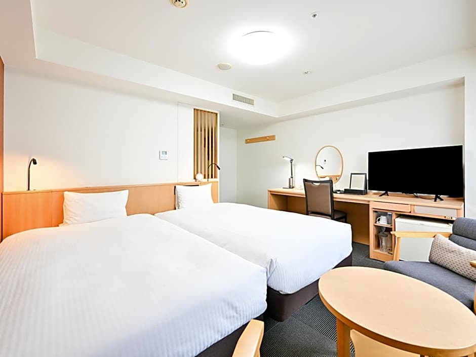 Photo 1 of 6 of 2 Beds, Nonsmoking