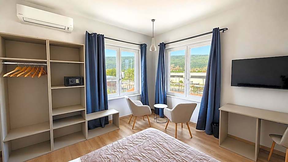 7 LAKES Aparthotel