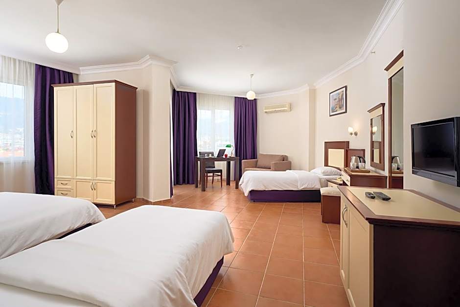 Photo 1 of 5 of Family Junior Suite
