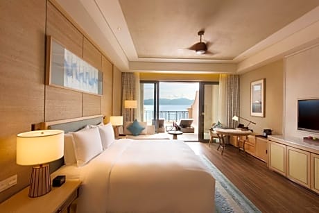 Premier King Room with Lake View