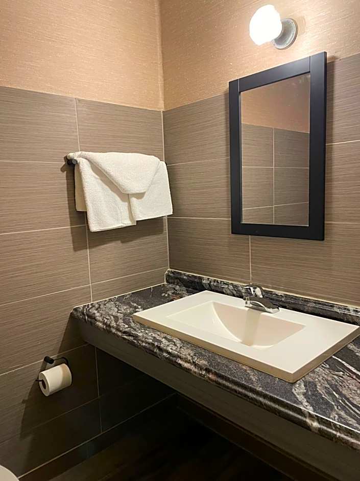 Scottish Inn Near the Falls and Casino