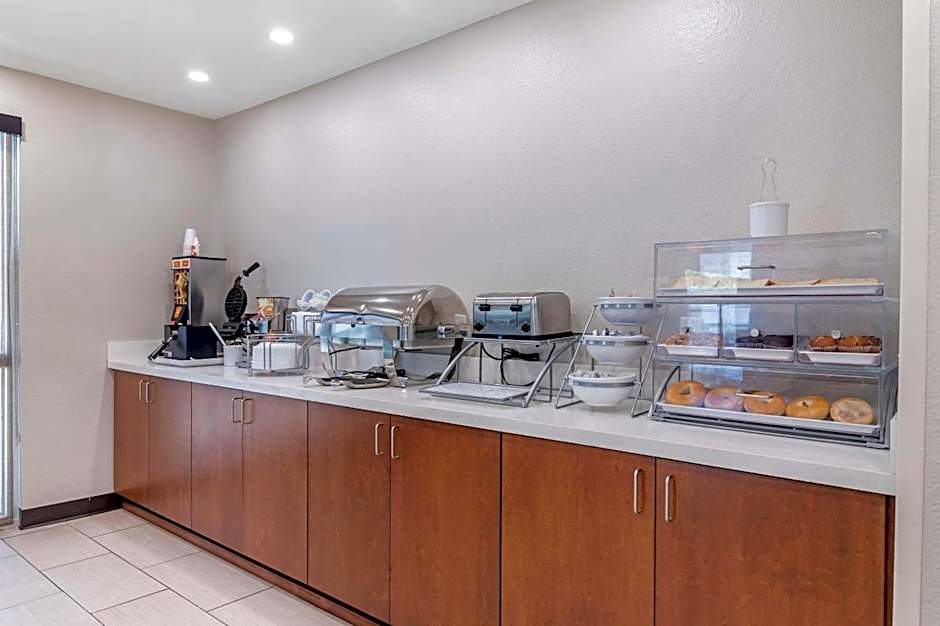 Comfort Inn & Suites