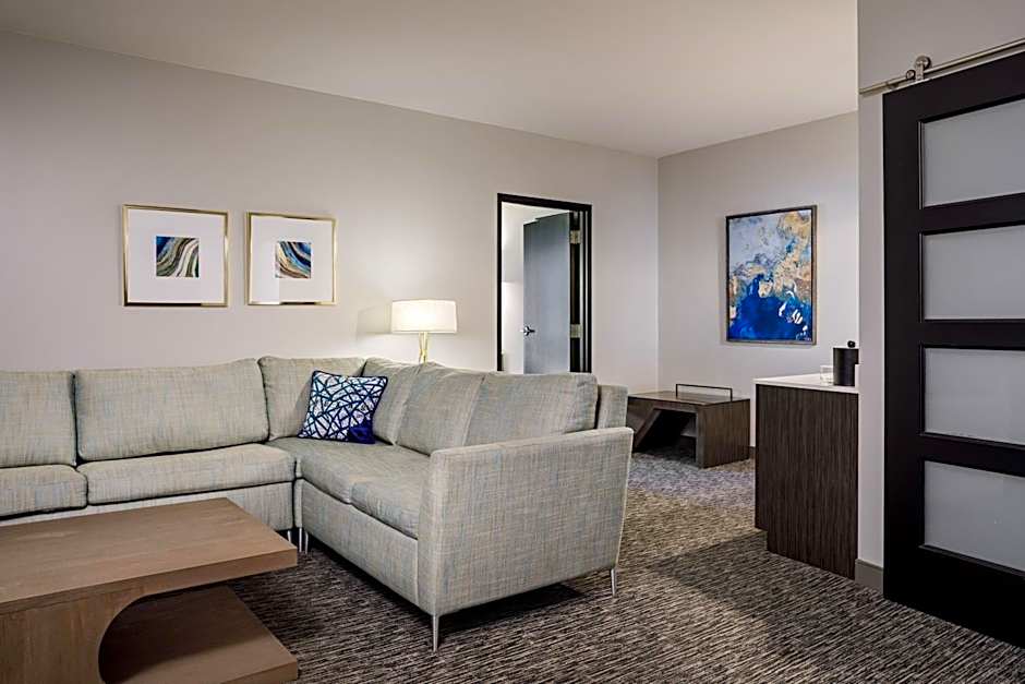 THE SOUTHLAKE HOTEL