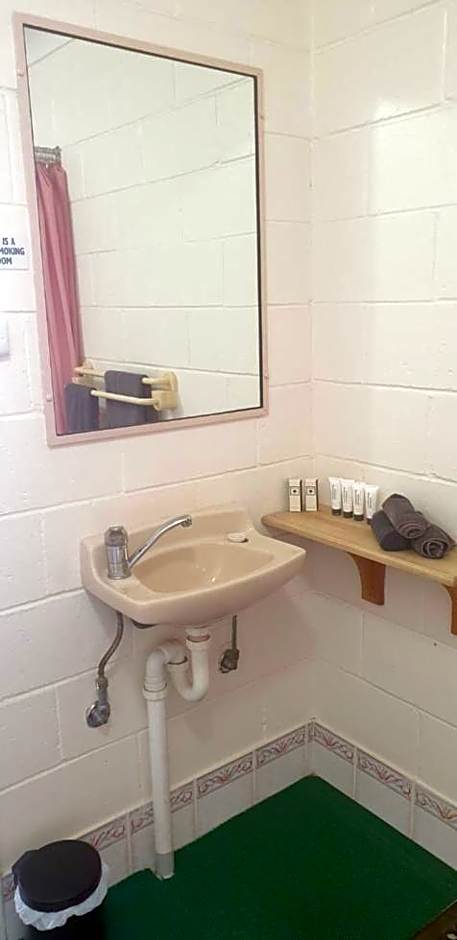 Golden Peak Motel PeakHill