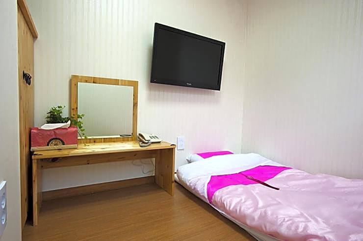 Photo 1 of 18 of 2 Beds