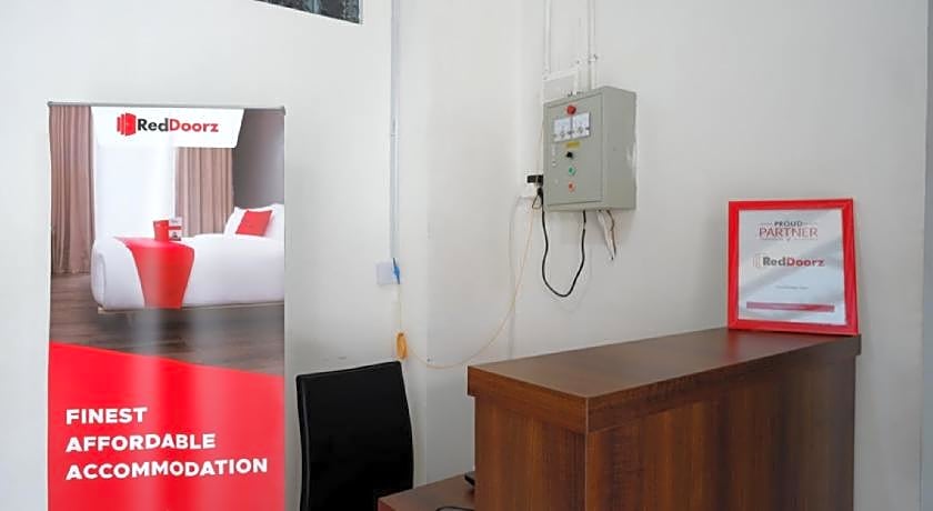 RedDoorz Hostel near Kota Lama Semarang