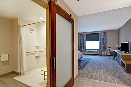 2 Queen Hearing Accessible Room