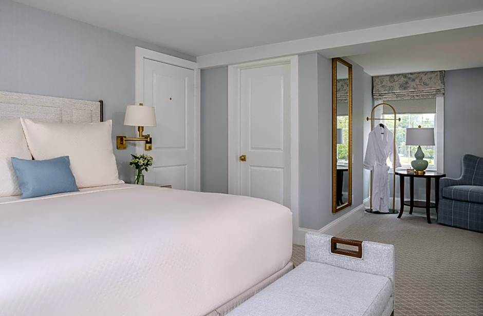 The Oaks Waterfront Hotel