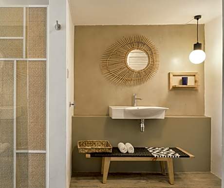 Couple seafront single use