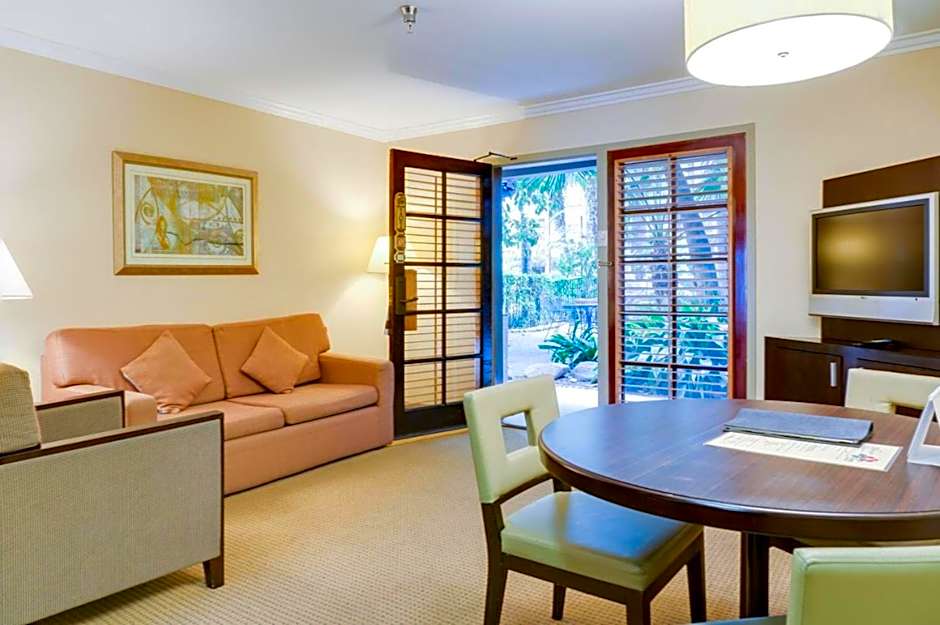 Buena Park Grand Hotel & Suites