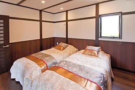 Grand Twin Room with Tatami Area with Mountain view