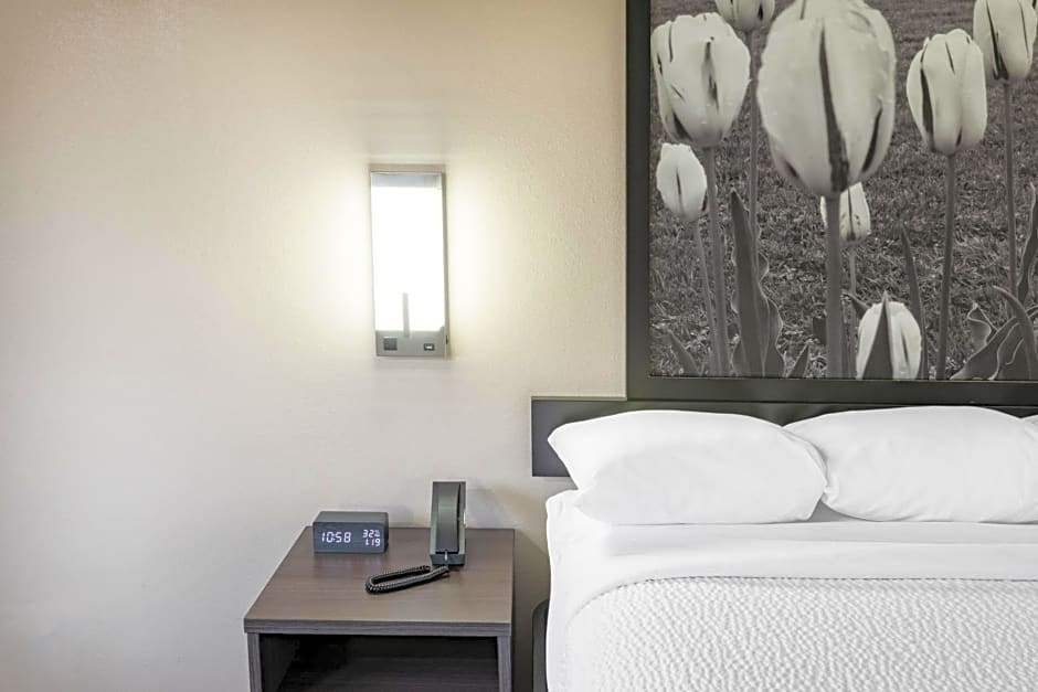 Super 8 by Wyndham Charlottesville