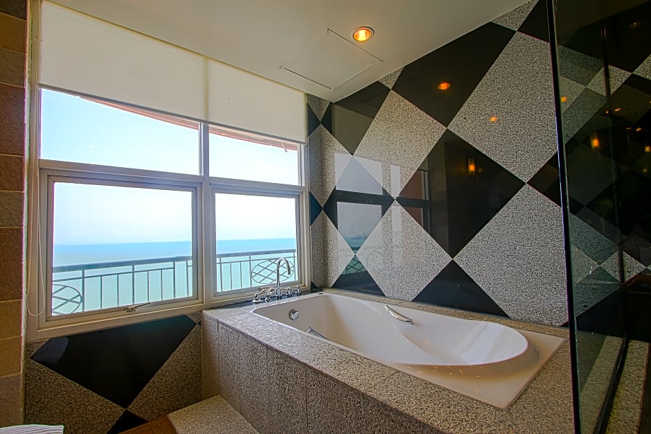 Photo 1 of 3 of Junior Suite, Panoramic View