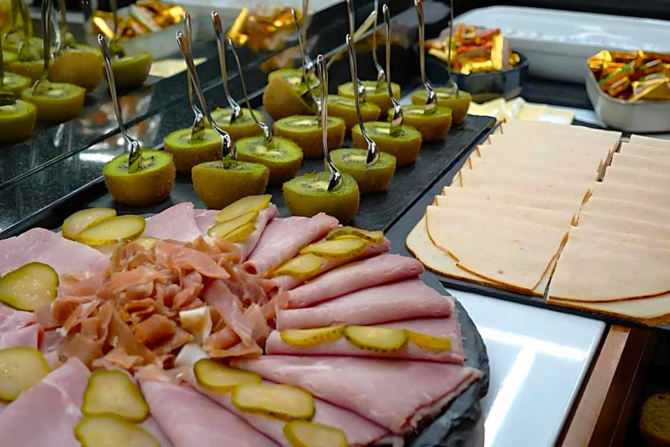 Hotel Le Montmartre Saint Pierre