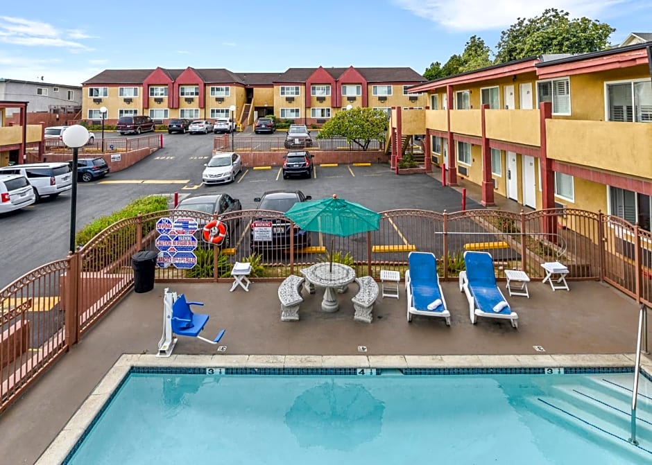 Hollywood Inn Express South