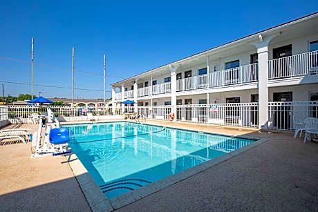 Motel 6-Bryan, TX - University Area