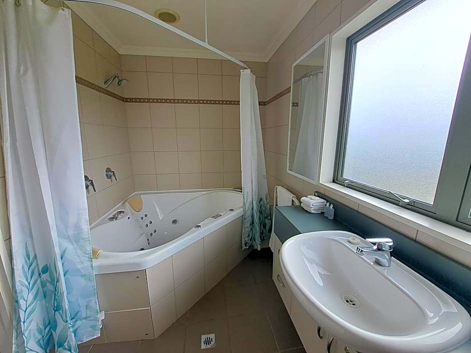 Hotel Lake Brunner